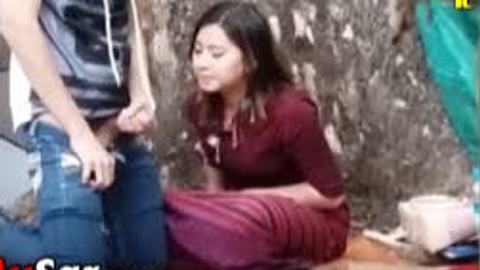 အပြင်မှာပန်းပြီးတာတောင်လီးစုပ်ပေးတဲ့ဆော် video preview