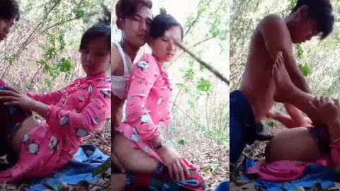 ရွာမှာကတော့ ဒီလိုပဲ ကောက်ရိုးပုံမှာတွေ့ရင်တွေ့ မတွေ့ရင်ချုံတိုးပဲ — XBurma Myanmar video preview
