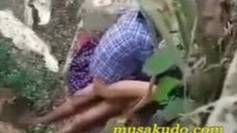 တောထဲမှာလိုးနေကြတာ video preview