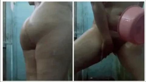 Chubby အကိတ်ကြီးရဲ့ ရေချိုး video preview