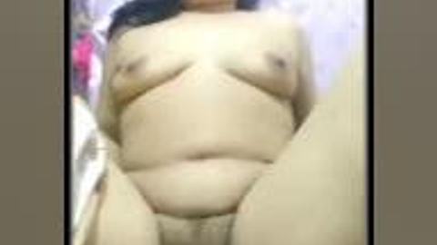 အန်တီအပျိုကြီးမမ ဖုတ်ဖုတ်ကြီး — LeakMM Myanmar video preview