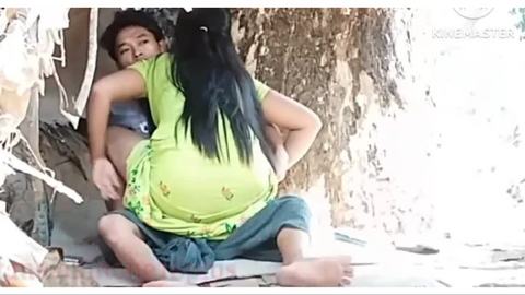 သစ်ပင်အောက်လေးမှာ အဆောင့်တလိုင်နဲ့ပွဲကြမ်းတဲ့မမစိမ်း video preview