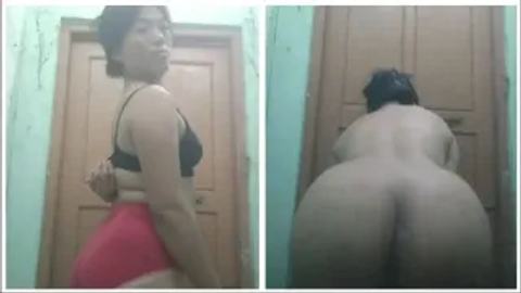 အိမ်သာထဲမှာပွတ်ပြတဲ့ အန်တီကြီး video preview