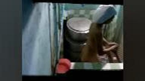 ခင်မလေး ရေချိုးတာချောင်းရိုက် video preview