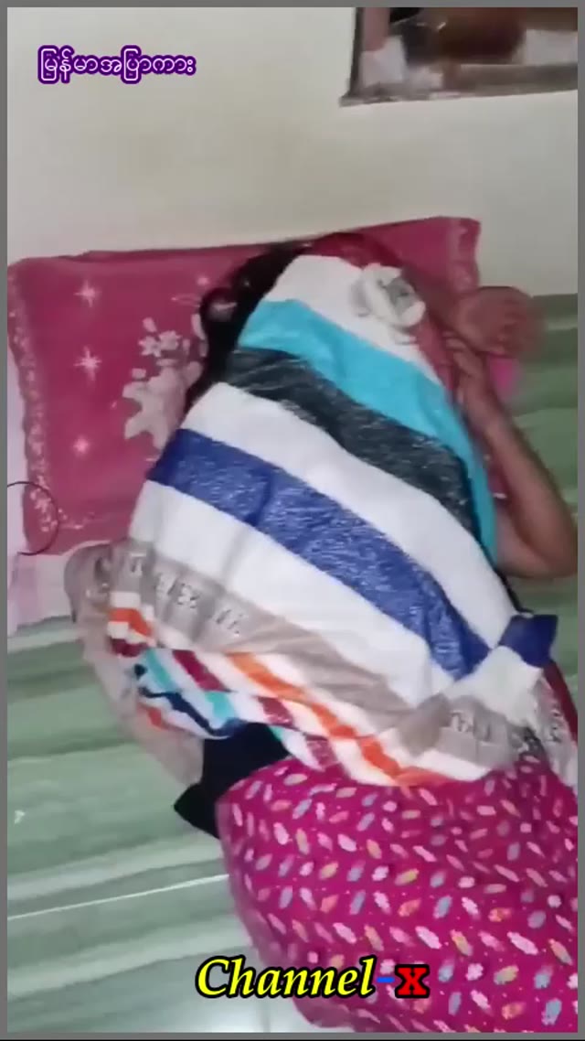 သနပ်ခါးတွေနဲ့ အန်တီကြီးကို လိုးပေးလိုက်တယ် တအား အားနဲ့ကွာ — XBurma Myanmar video preview