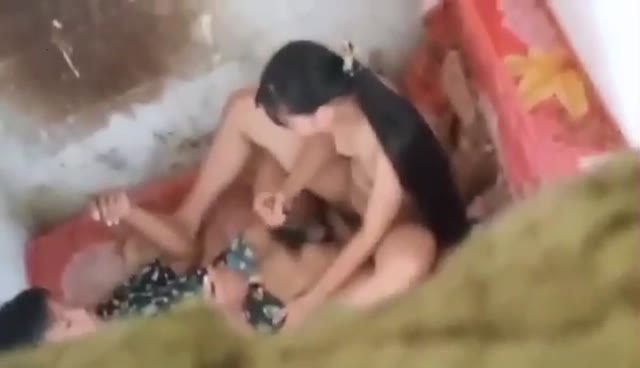 ဆော်က ဘာမှမဝတ်နိုင်တော့ဘူး (ချောင်းရိုက်) — XBurma Myanmar video preview