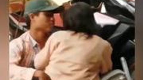 လမ်းဘေးမှာပေါ်တင်ကြီး video preview