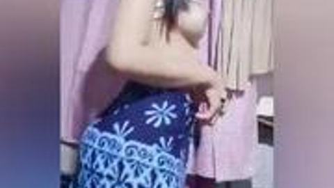 အငုံးလေးရဲ့ပိပိနီတာရဲလေးကိုရှယ်ပွတ်ပြတာဂလုကြကွာ video preview