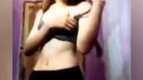 Vcall နဲ့ရေချိုးပြတဲ့ဆော်ကြီး video preview