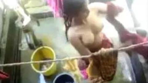 ရေချိုးချောင်းရိုက် (၁၃) video preview
