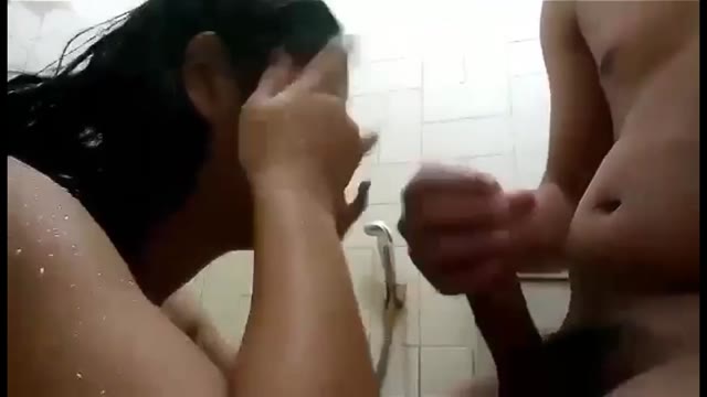 ရေချိုးရင်းအချစ်ကြမ်းတဲ့စုံတွဲ — XBurma Myanmar video preview