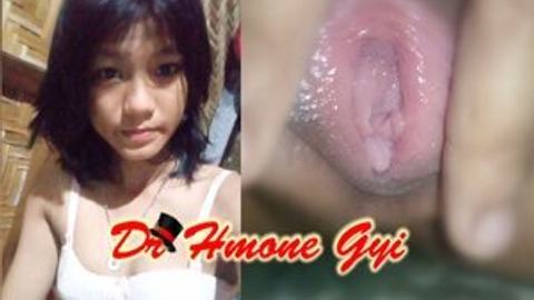 အပေါက်ကျဉ်းလေးကိုပြတဲ့မြန်မာမလေး video preview
