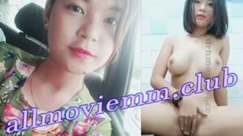 မေးစေ့မှာမှည့်လေးနဲ့အကိတ်ကြီးဟ ဂလုကြကွာ video preview