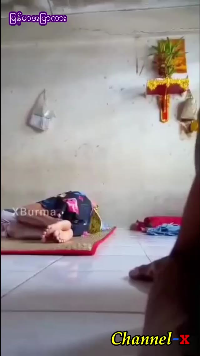 အိပ်နေတဲ့မိန်းမကိုစားတဲ့ဘဲကြီး — XBurma Myanmar video preview