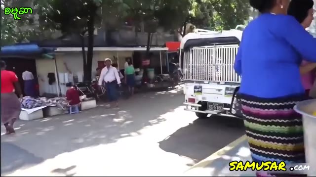 အဖြူကောင်ကျုံးတဲ့မြန်မာပူစီသေးသေးလေး — XBurma Myanmar video preview