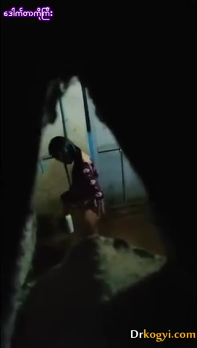 ရေချိုးရင်းထန်နေတဲ့အငုံးလေး — XBurma Myanmar video preview