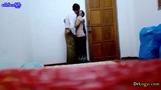 အိမ်ဖော်လေးကိုခေါ်တီးတဲ့ဘောစိ — XBurma Myanmar video preview