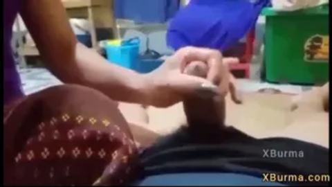 ဆေးထိုးလီးကို တံတွေးဆွတ်ဂွင်းထုပေးပြီးမှုတ်တဲ့စော် video preview