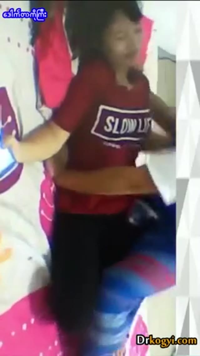 ကရင်မလေးကိုဆွဲ ဘယ်လိုတောင်လား — XBurma Myanmar video preview