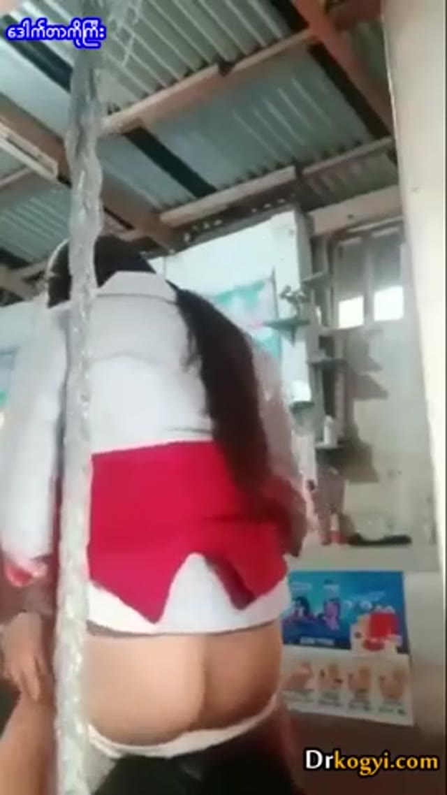 ဖလန်းဖလန်းအမိုက်စားလေးကိုဆွဲနေတာ — XBurma Myanmar video preview