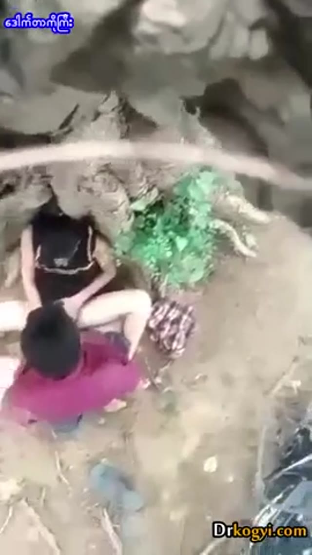 သစ်ပင်အောက်မှာဆွဲ ချောင်းရိုက် — XBurma Myanmar video preview