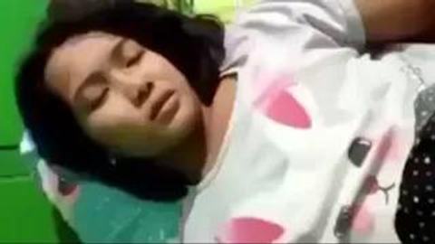 စော်လေးပိပိကို ဖြဲကြည့်လို့ဝမှ ကြိတ်တာ video preview