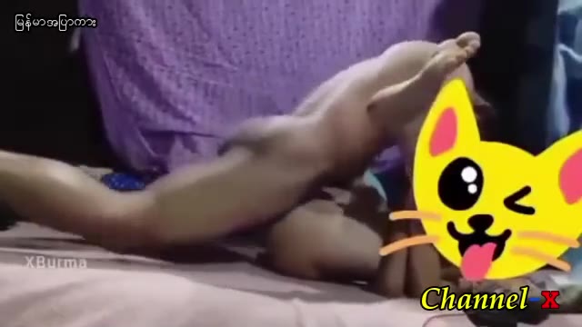 အိမ်မှာဘယ်သူမှမရှိတုန်း ဆော်ခေါ်ပြီးဖုတ်တာလေး — XBurma Myanmar video preview