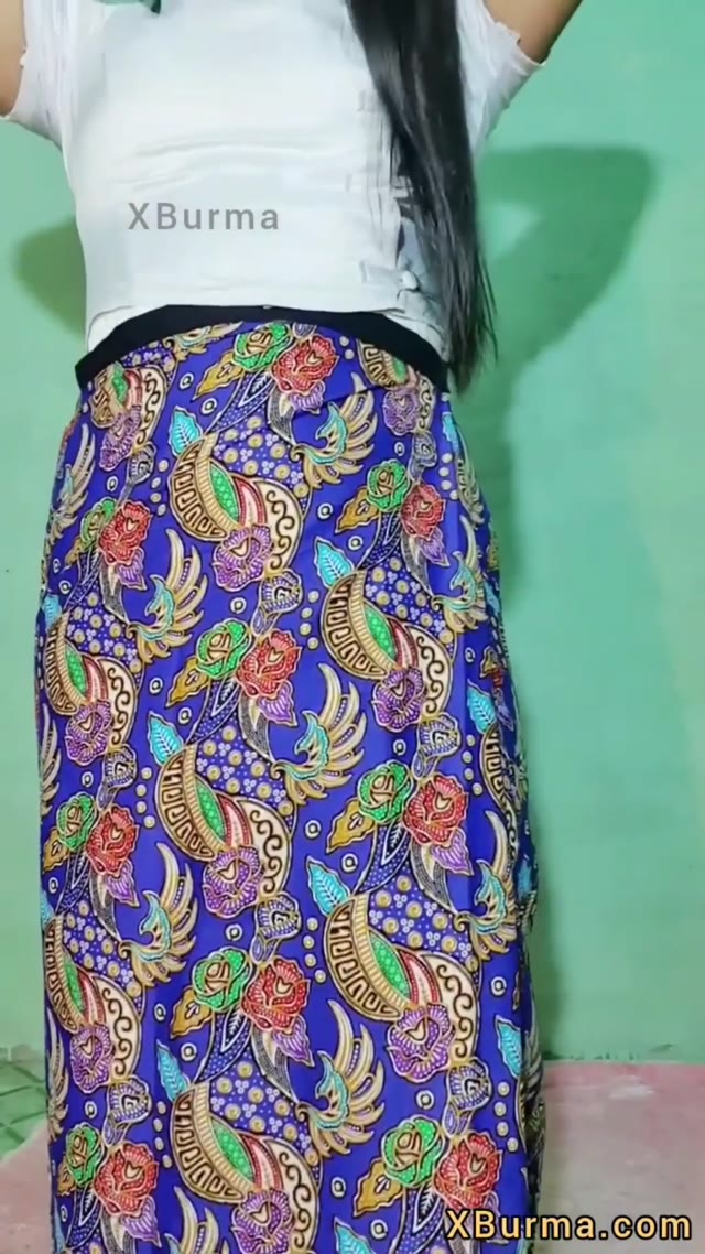 အာသာဖြေအောကား ကြက်ဟင်းခါးသီး ထိုးထည့်တဲ့ မြန်မာမလေး — XBurma Myanmar video preview
