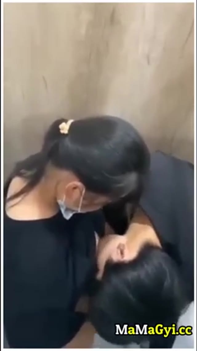 အိမ်သာထဲဝင်ပြီးလိုးတဲ့အတွဲ မနေနိုင်တော့ဘူးထင်တယ် — XBurma Myanmar video preview