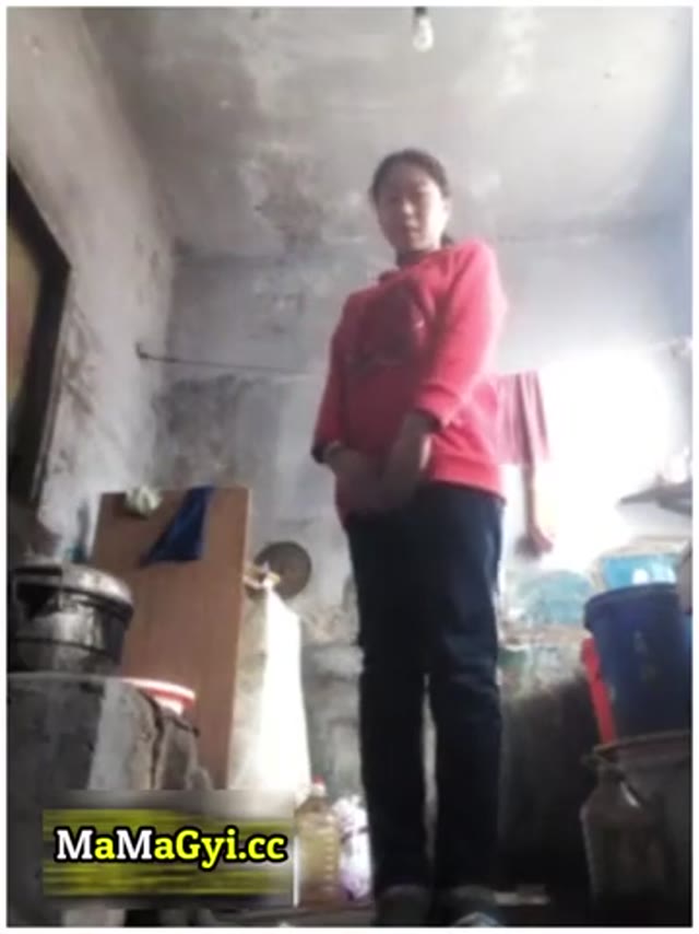 ဒုတ်ဆာနေတဲ့အငုံးလေး ဂလုကြ — XBurma Myanmar video preview