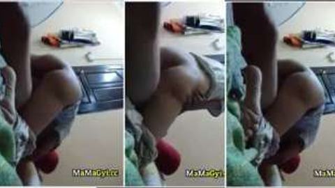 အပေါ်ကနေတက်ခွပြီးဖုတ်တဲ့မြန်မာမလေး video preview