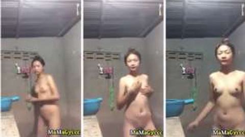 ရေချိုးရင်းဒွန့်ပြတဲ့ဆော်လေး video preview