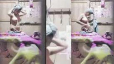 ဟိုဘက်ခန်းကအဝတ်လဲနေတဲ့ အကိက်မလေး video preview
