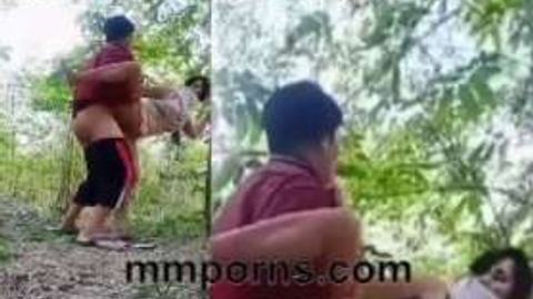 လမ်းလျှောက်ထွက်ရင်းလိုး video preview
