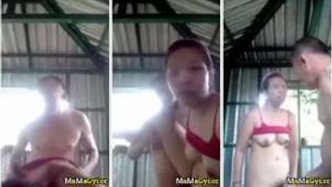 အဘိုးကြီးကလဲအကိတ်လေးကိုဆွဲတာနော်ဂလုကြ video preview