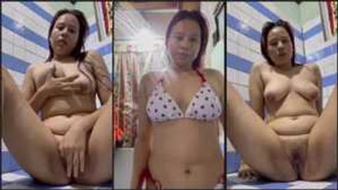 ရေချိုးရင်း ပွတ်ပြ နှိုက်ပြတဲ့ မကြီး — LeakMM Myanmar video preview