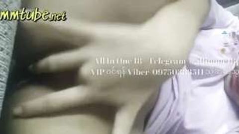 အနီးကပ်ပွတ်ပြတဲ့စော်လေး video preview