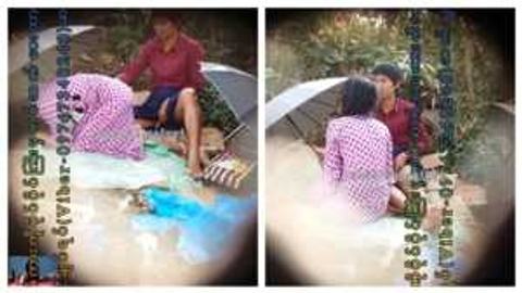 ထီးနှစ်ချောင်းကာပီး အတွင်းခံလေးချွတ် ဂါဝန်လေးလှန်ပြီးကပ်တိုးလေး video preview