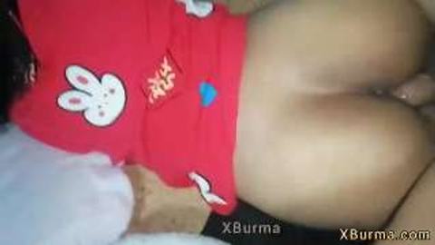 မိန်းမနဲ့အငြိမ်လေးဆွဲနေတာ video preview