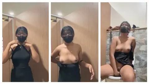 အချောလေး မထင်ရဘူး public Toiletမှာကို ကလိုင်းပြတာ video preview