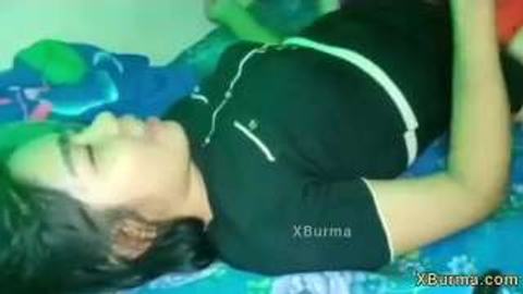 စော်လေးကိုပြုစုပေးပီးမှလိုးတဲ့ဘဲ မြန်မာအောကား video preview
