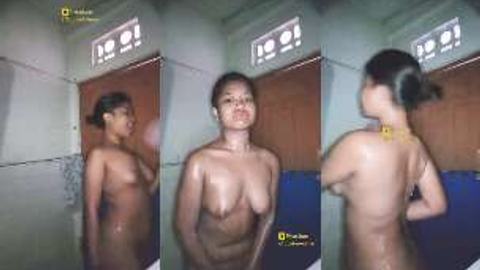 ရေချိုးရင်း နို့အဖုတ်အလှတွေပြနေတာ video preview