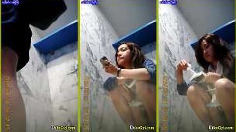 အိမ်သာထဲက အမွှေးထူထူလေး video preview