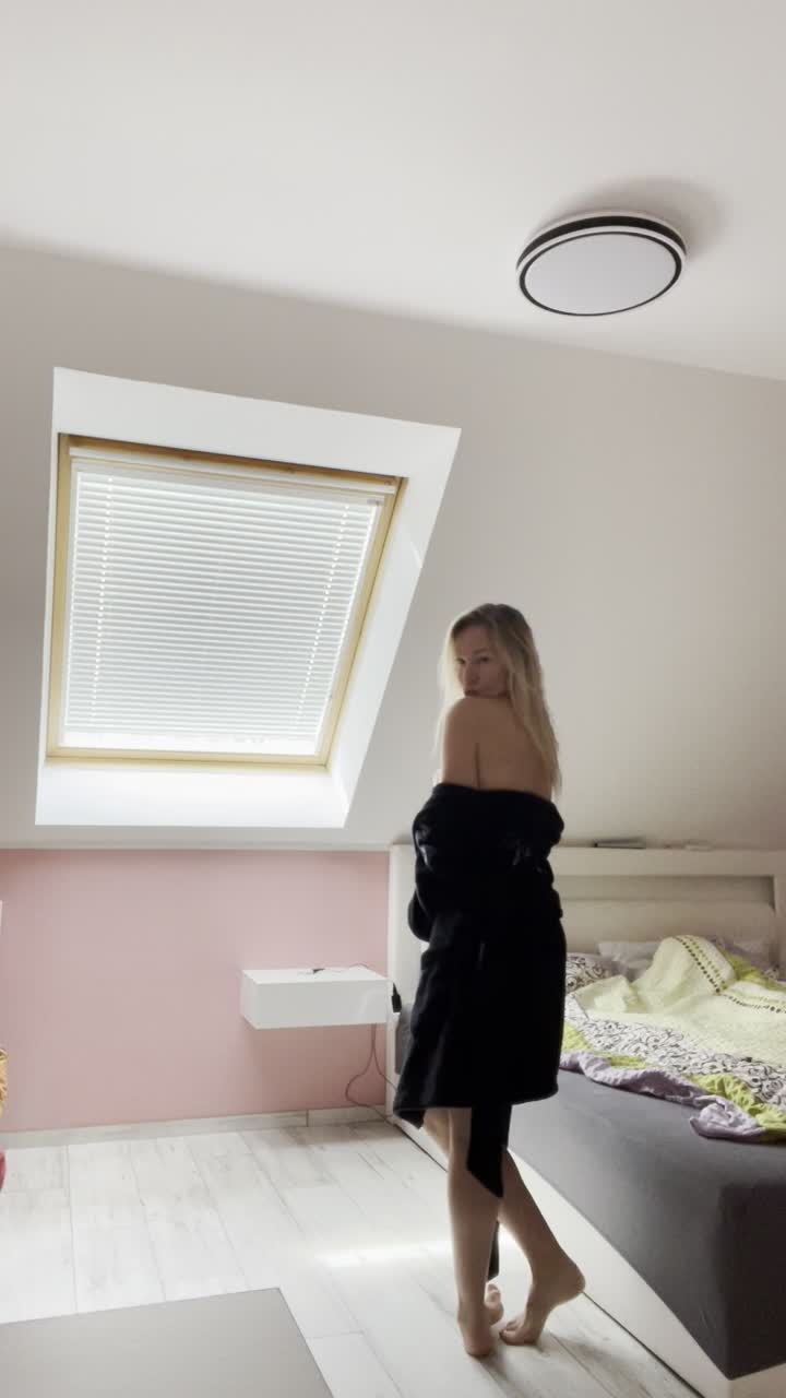 Social Media Model Iraqueen Striptease and film sexy adult — XBurma Myanmar video preview